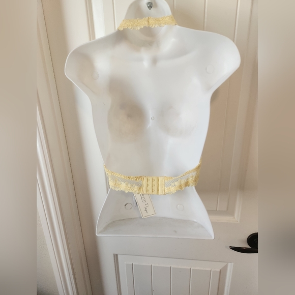 Forever 21 Yellow Lace Bralette Bra  | Size Medium | NWT - Picture 6 of 7